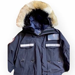 Vintage Snow Goose / Canada Goose
Resolute Down Parka Jacket